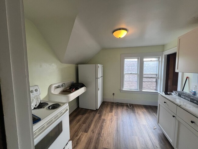 Building Photo - 1031 S 5th Ave Unit Upper