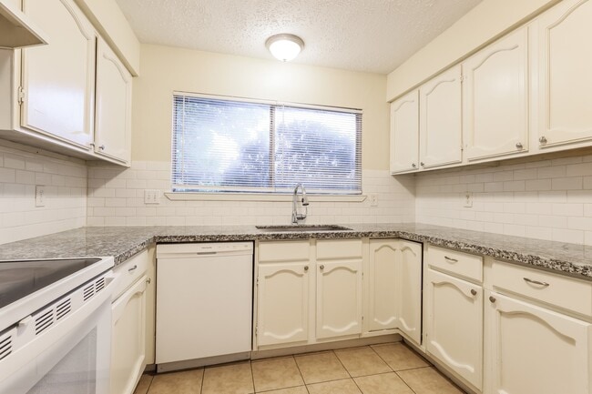 Photo - 16326 Dew Drop Ln