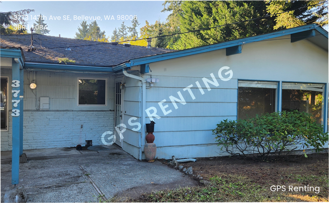Building Photo - Convenient Location, Spacious Living & Top...