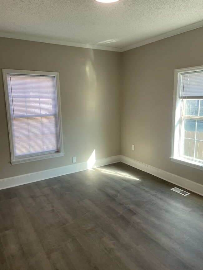 Photo - 631 Junia Ave