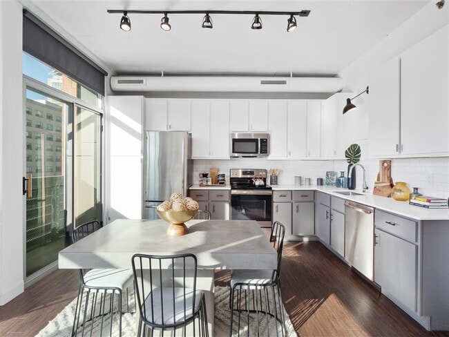 Photo - Metropolitan Flats