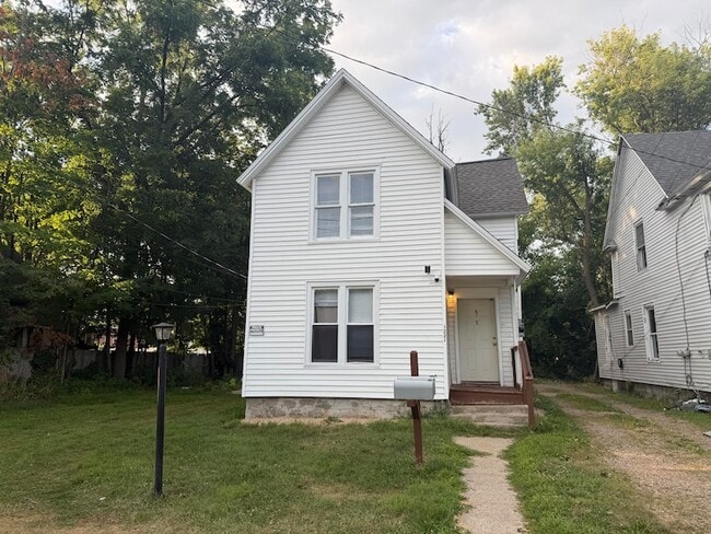 Building Photo - 1221 Wells Pl Unit 2