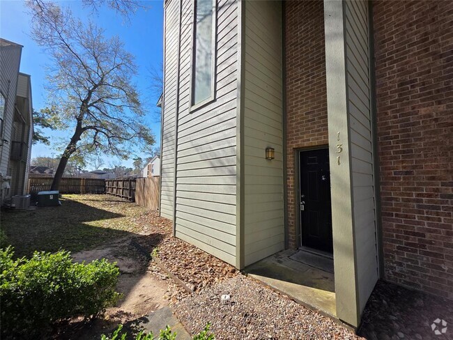 Building Photo - 17417 Red Oak Dr Unit 131 Rental