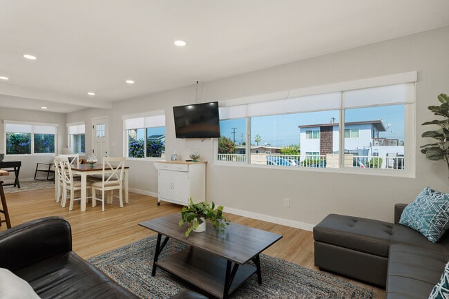 Photo - 1421 Dubuque St Unidad House