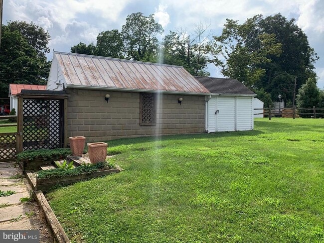 Photo - 106 N Center St