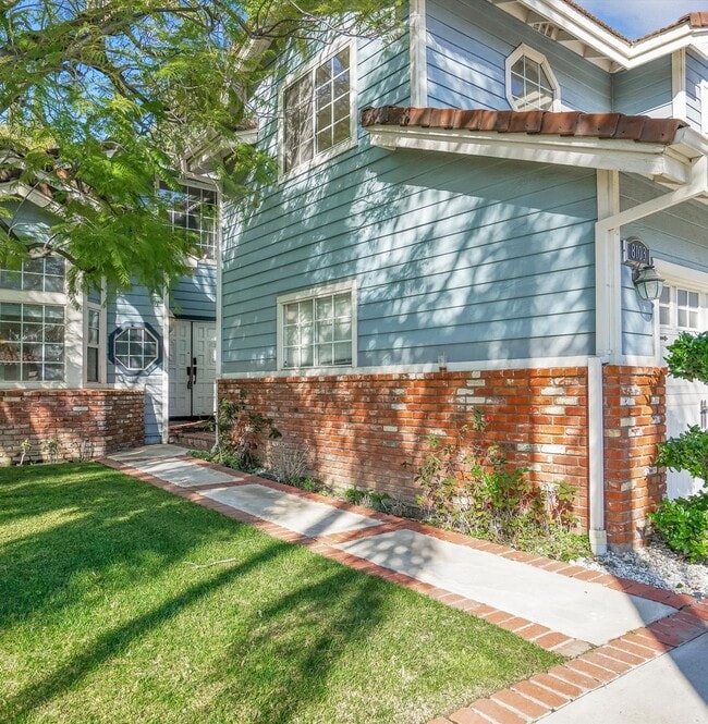 8103 Valley Flores Dr
