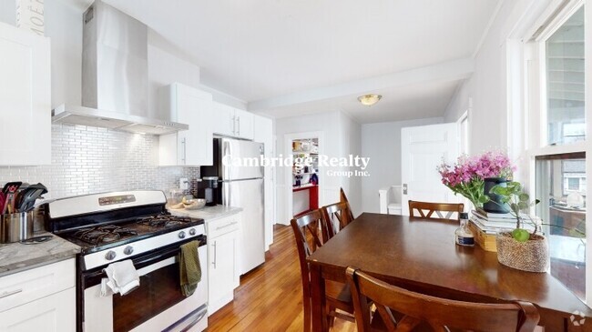 Building Photo - 243 Summer St Unit 2T Rental