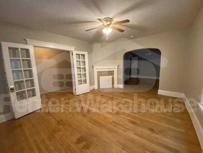 Photo - 2805 Cottage Grove Ave