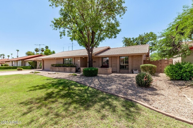 Photo - 2637 E Sierra St