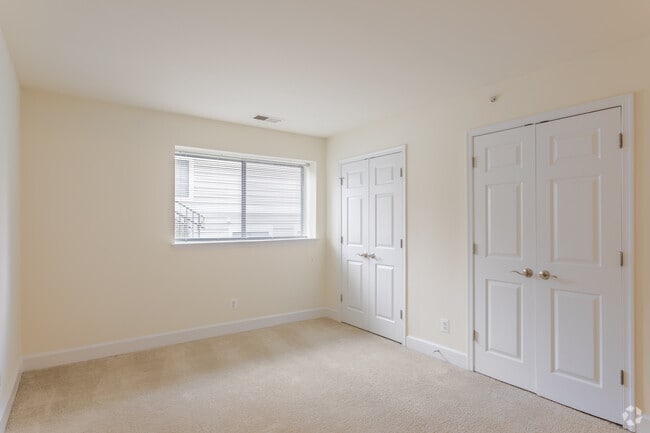 2BR, 2BA - 1066SF