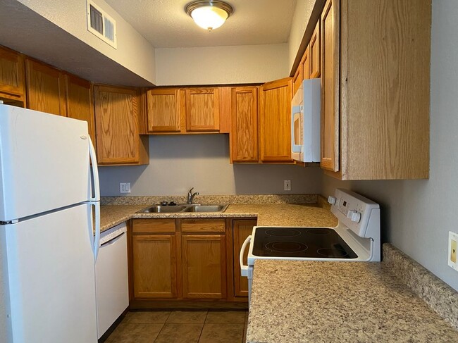 Photo - 2693 E Oakleaf Dr