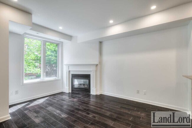 Photo - 60 Joe Shuster Way