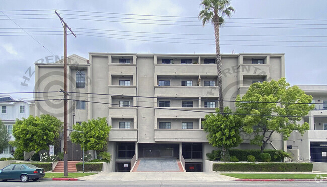 Building Photo - 4651 Cahuenga Blvd Rental