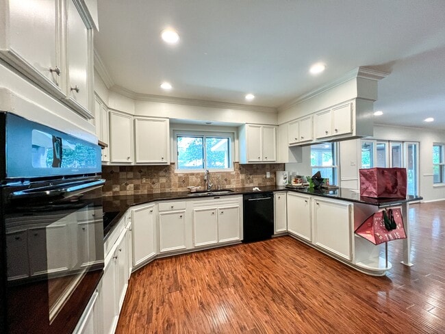 Photo - 219 Laramie Dr