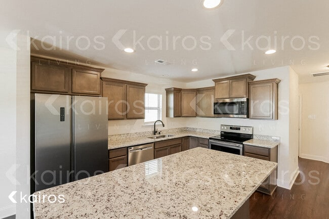 Photo - 609 Wellingburg Rd SE