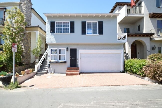 Building Photo - j421 Unit Upper