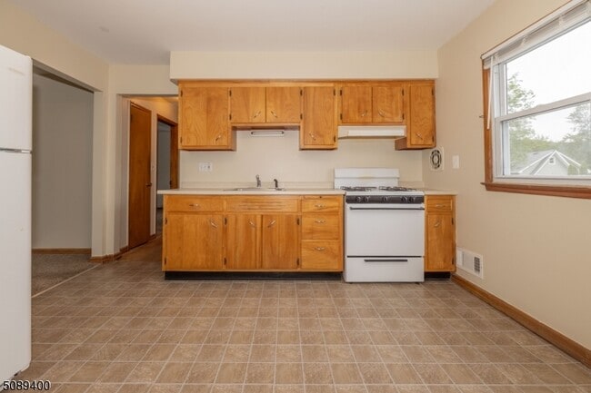 Photo - 216 Ringwood Ave