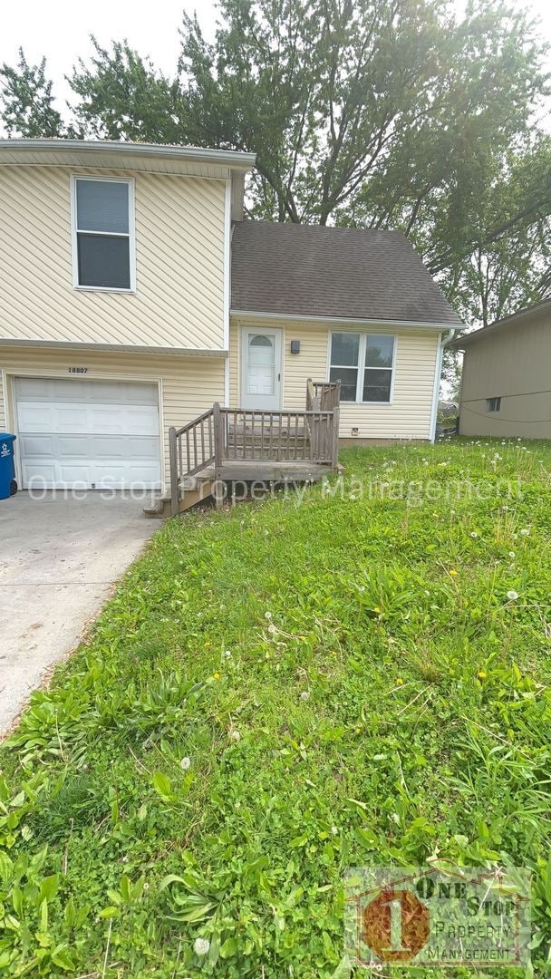 Spacious 3 Bedroom, 1 Bathroom Duplex for ... - Spacious 3 Bedroom, 1 Bathroom Duplex for ... House