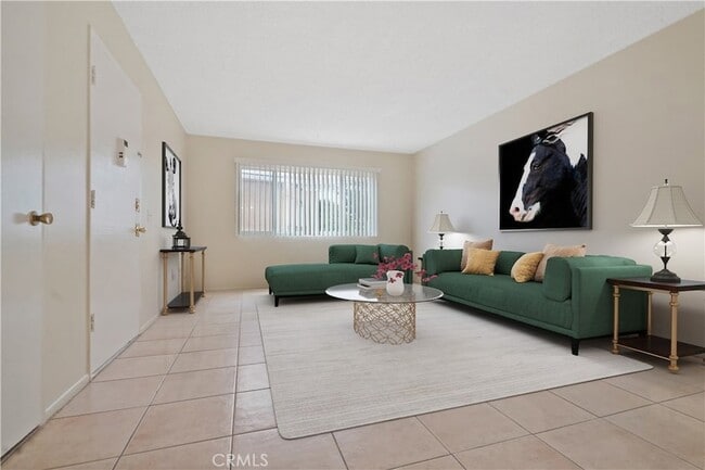 Photo - 22855 Vanowen St