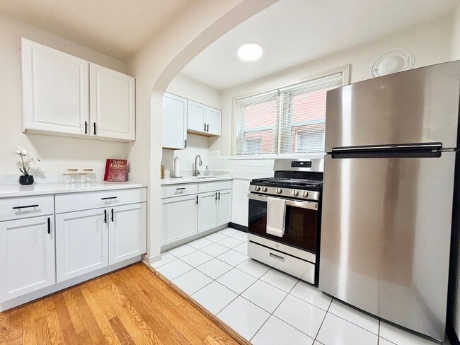 Photo - 5306- 5308 Jamieson Avenue Unit 5308 1S