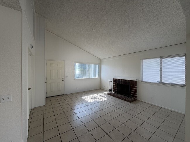 Photo - 1594 Christopher Ln