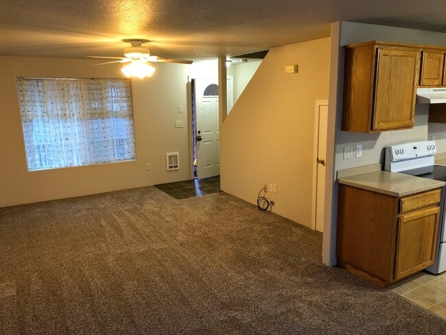 Photo - 601 NE Sandstone Ct