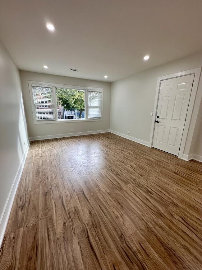 Photo - 3 bedroom in Chicago IL 60618 Unidad 2