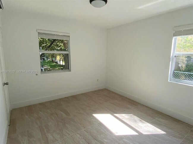 Photo - 11 Sidonia Ave Unidad 1