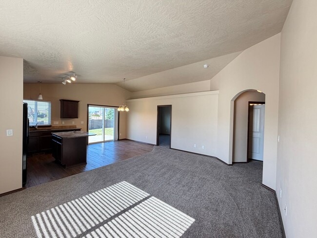 Photo - Radiant Lake Rancher