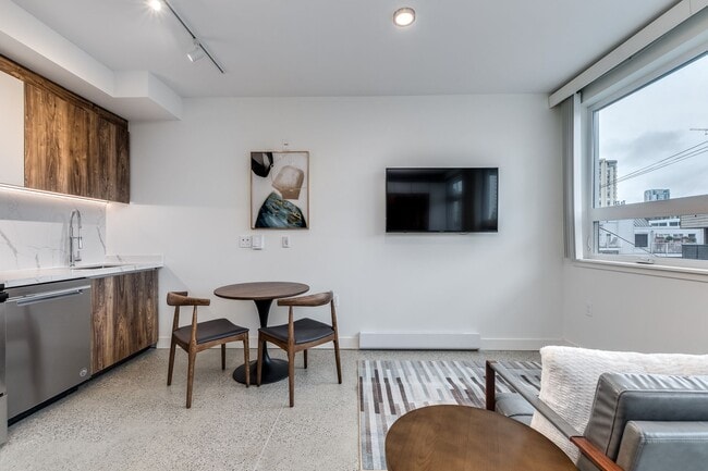 Photo - 1170 Barclay St Unit 203