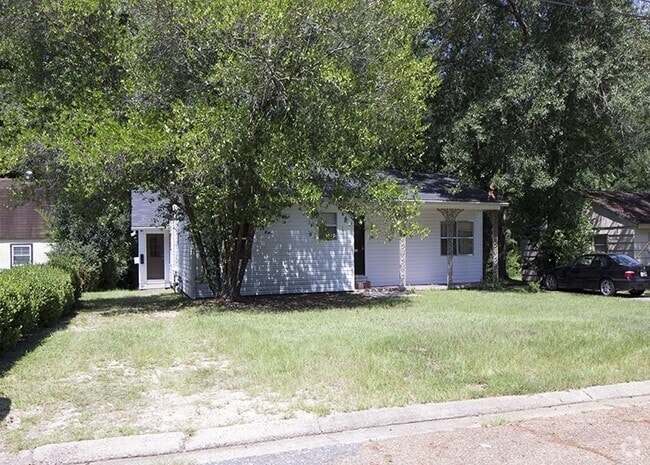 Building Photo - 133 Country Club Cir Unit B Rental