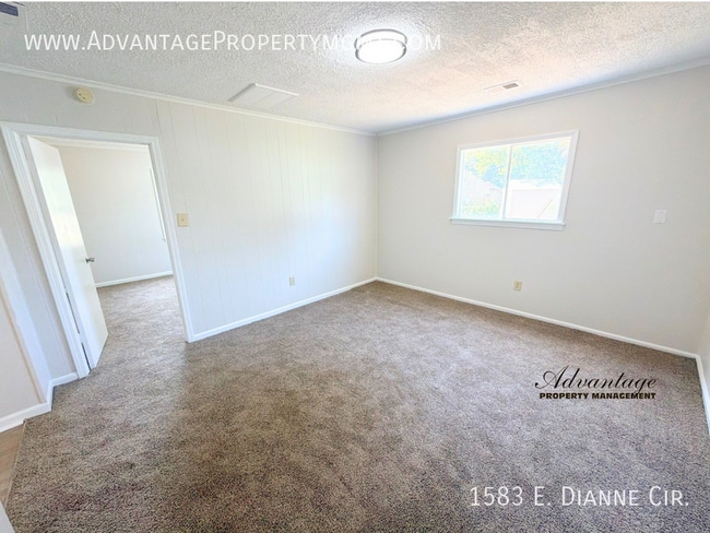 Photo - 1583 E Dianne Cir