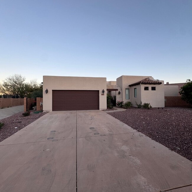 Building Photo - 1111 Vista De Los Alamos