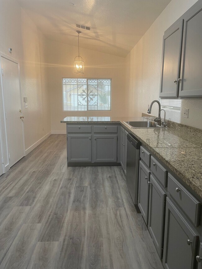 Photo - 2219 Cambridge Elms St