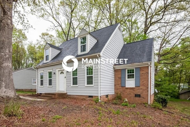 Photo - 4 Bedroom Pet-Friendly Home in Charlotte, NC with Main Street Renewal