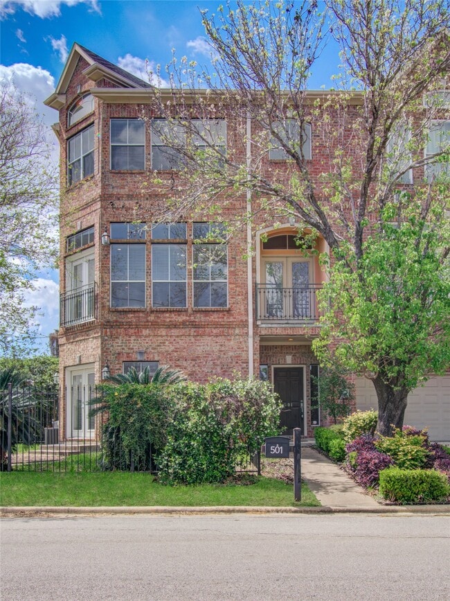 Photo - 501 Leverkuhn St