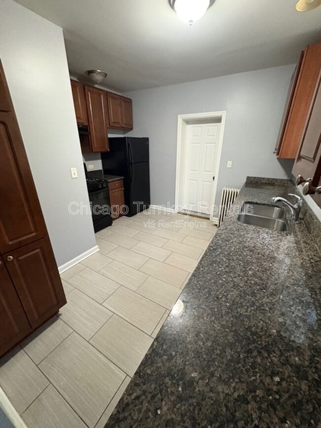 Photo - 8305 S May St