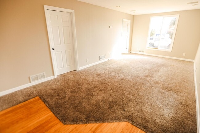 Photo - Well maintaned and clean two bedroom home ...