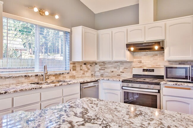 Photo - Lovely Home located in Oak Harbor and Ready for a New Tenant!