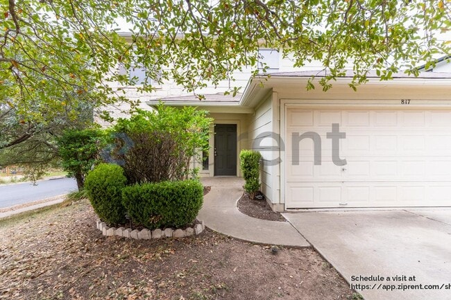 Building Photo - 817 Sheraton Ave