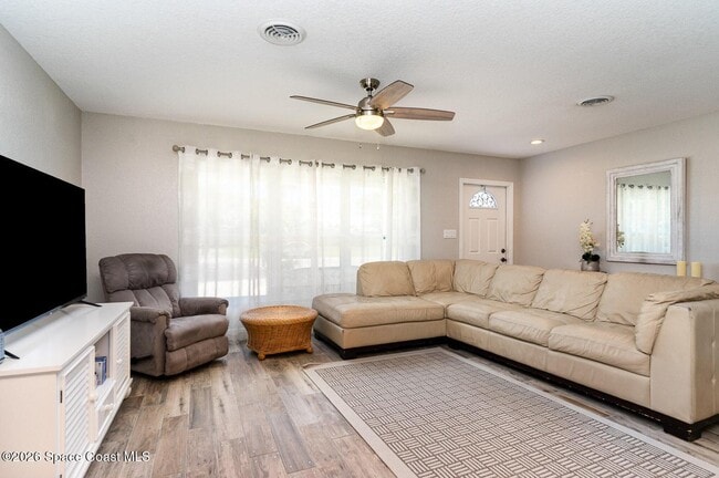 Photo - 1052 Pine Tree Dr