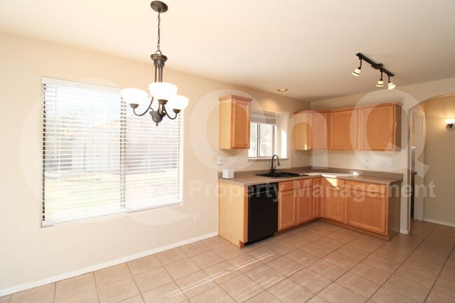 Photo - 1747 E Los Alamos St