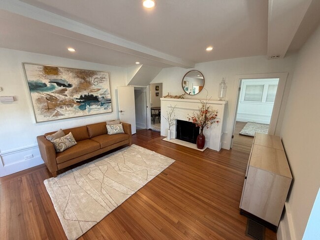 Photo - 879 E 28th St Unit A