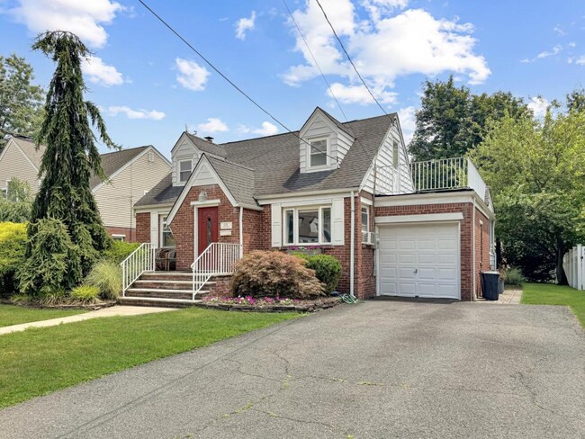 Photo - 11-02 Charles St