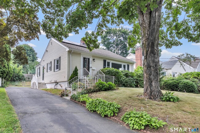 Photo - 215 Bennett St