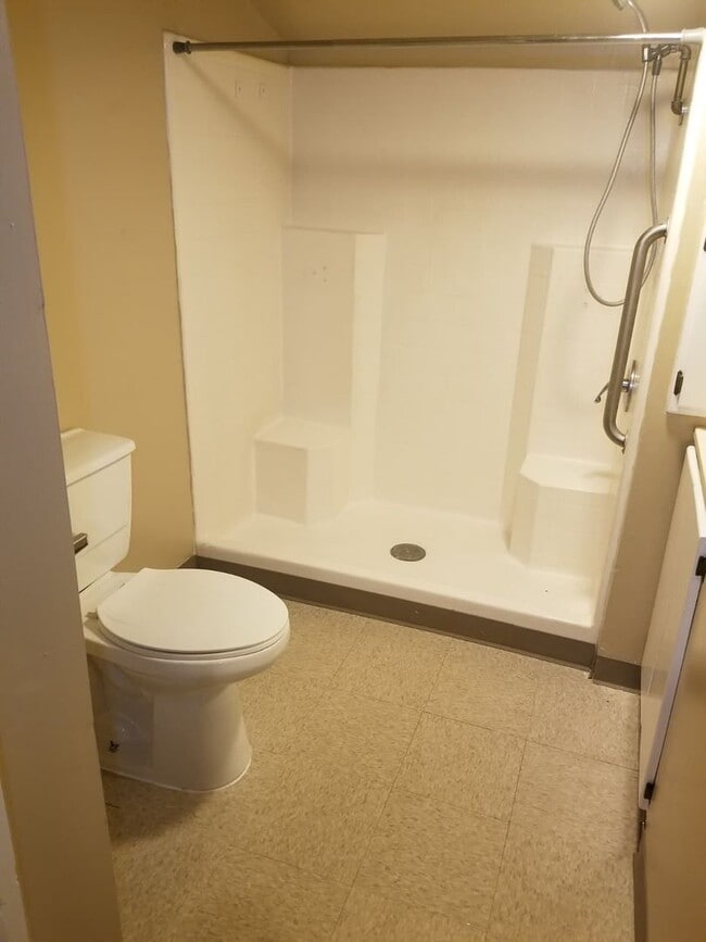 Photo - CAR1930-1990>** Unit CAR1930 #1>**