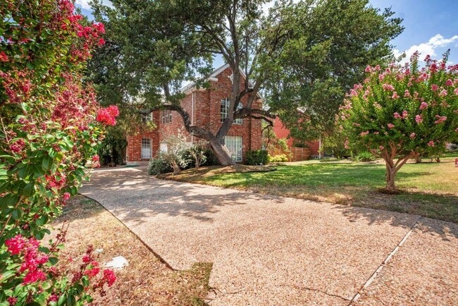 5511 Courtyard Dr
