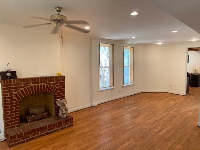 Photo - 917 Hamilton St NW