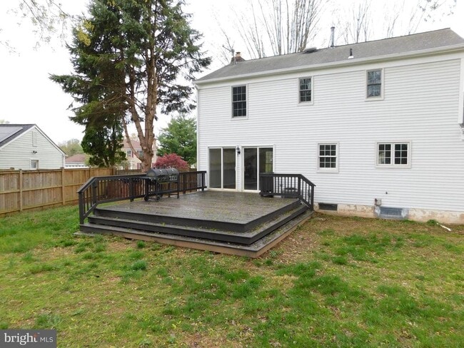 Building Photo - 916 Pointer Ridge Dr