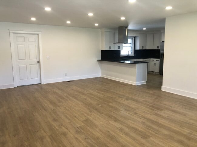 Building Photo - Englewood Rental